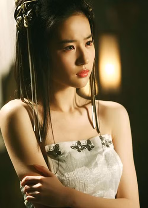 Khi mới bước chân vào showbiz, vẻ đẹp thoát tục giúp Lưu Diệc Phi có được chỗ đứng.