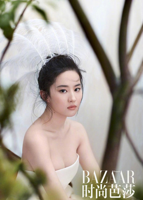 Lưu Diệc Phi sở hữu khí chất thanh tao. Không những thế, vóc dáng của cô còn gợi cảm.