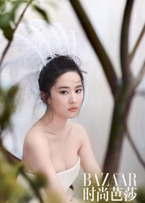 Lưu Diệc Phi sở hữu khí chất thanh tao. Không những thế, vóc dáng của cô còn gợi cảm.