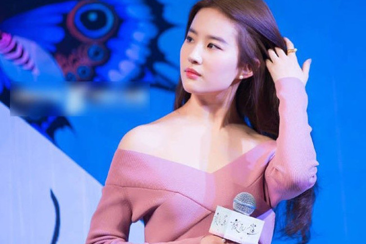 Nữ diễn viên sinh năm 1987 được khen ngợi ngày càng đẹp mặn mà.