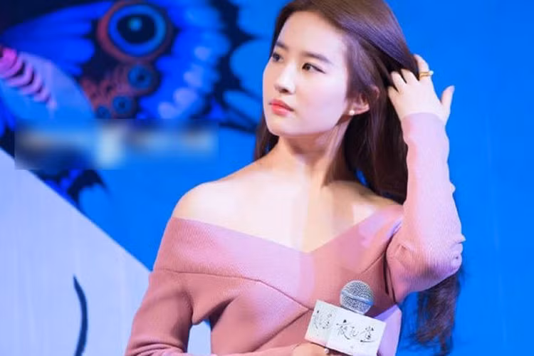 Nữ diễn viên sinh năm 1987 được khen ngợi ngày càng đẹp mặn mà.