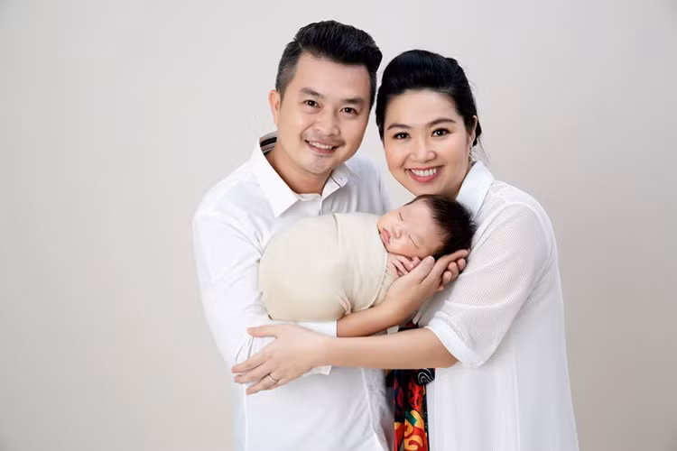 Bé Tuấn Khang là trái ngọt của Lê Khánh và Tuấn Khải sau 4 năm cặp đôi làm đám cưới.