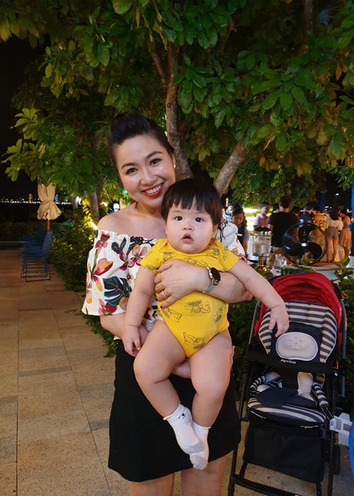 Gia đình hai bên hỗ trợ Lê Khánh và Tuấn Khải việc chăm sóc bé Tuấn Khang.