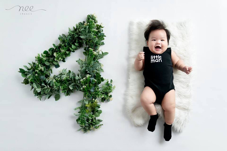 Bé Tuấn Khang hay cười, khiến trái tim của nhiều cư dân mạng tan chảy.