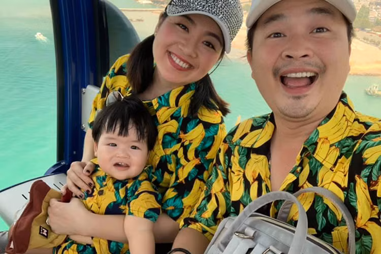 Cặp vợ chồng diễn viên Lê Khánh - Tuấn Khải hạnh phúc chào đón con trai đầu lòng Tuấn Khang vào tháng 10/2018.