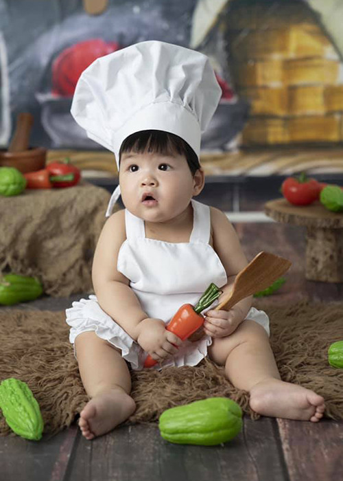 Lê Khánh thỏa mái khoe hình ảnh con trai thay vì giấu giếm như nhiều nghệ sĩ khác.