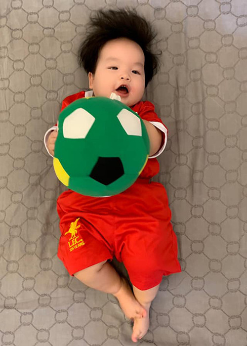 Sự chào đời của bé Tuấn Khang mang đến niềm vui lớn cho gia đình Lê Khánh.