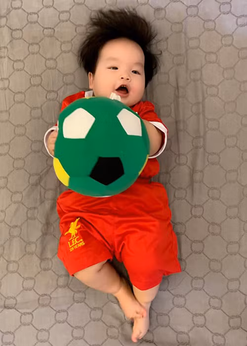 Sự chào đời của bé Tuấn Khang mang đến niềm vui lớn cho gia đình Lê Khánh.