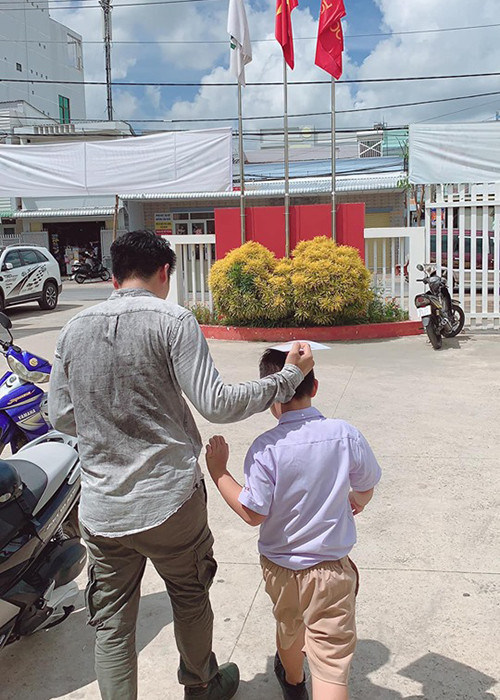 Trung Kiên được bé Cà Pháo gọi là ba. Theo lời Lê Phương, con trai của cô rất kính trọng Trung Kiên.