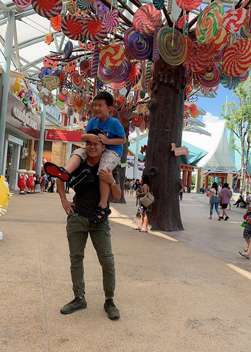 Tình yêu thương Trung Kiên dành cho bé Cà Pháo khiến nhiều người ngưỡng mộ.