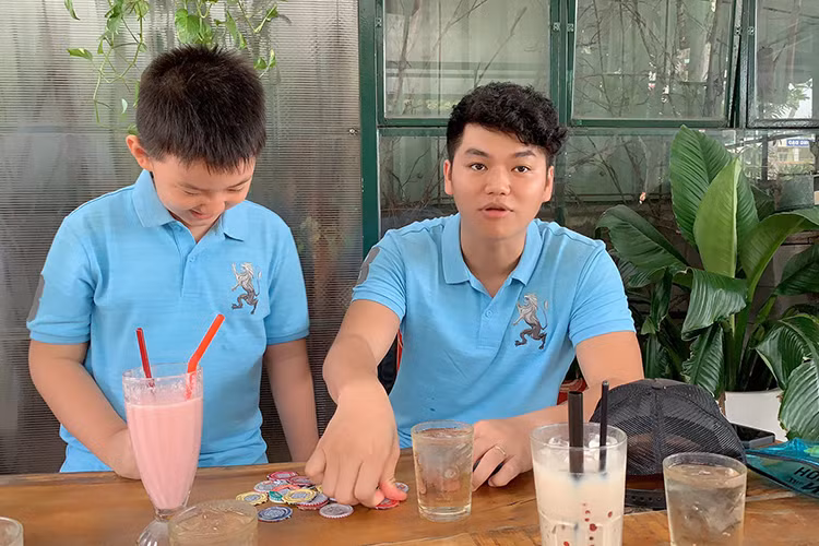 Mới đây, Lê Phương một lần nữa chứng minh Trung Kiên là người bố dượng tuyệt vời.