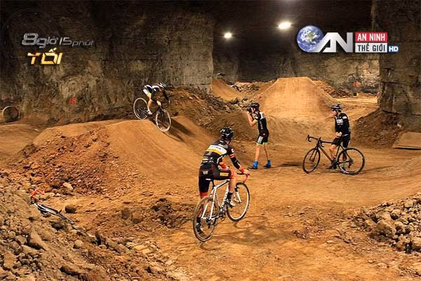 Công viên xe đạp ngầm Mega-Cavern Bike Park.