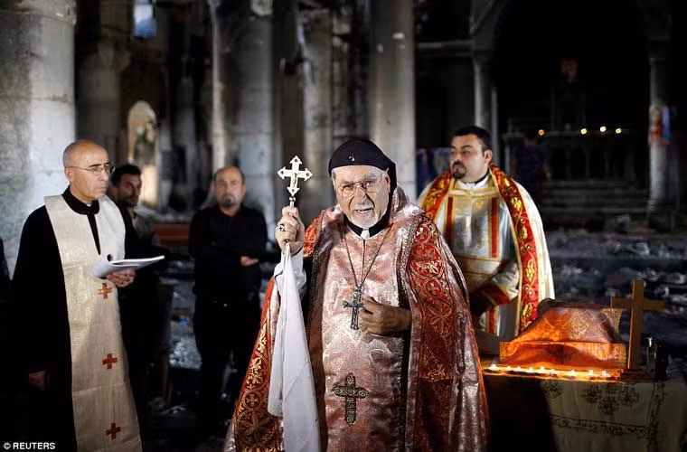 Các linh mục tham gia buổi lễ.