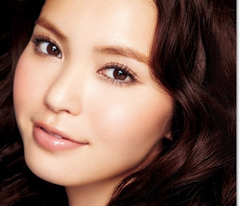 Người phụ nữ có tướng môi này mang trong mình một trái tim đầy nhiệt huyết, giàu lòng thương người, luôn nhiệt tình với tất cả mọi người, là bậc thầy trong giao tiếp vì thế mà nhân duyên của họ rất tốt.