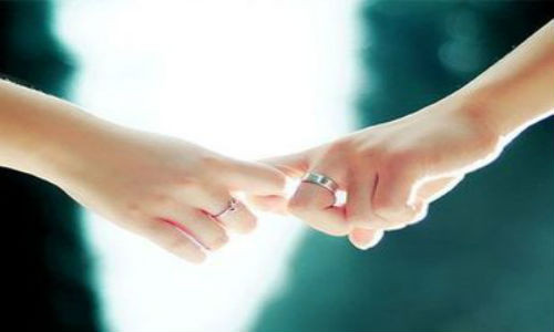 Sự khéo léo, đặc biệt là tài ăn nói của bạn sẽ là vũ khí và sức hút mạnh đối với người khác giới. Chỉ cần trong buổi gặp gỡ đó bạn có thể nắm được nội dung và hướng của câu chuyện bạn sẽ hút hồn được rất nhiều người có mặt. Cần nắm vững điểm mạnh này của mình.