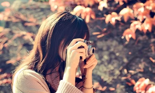 Chỉ cần bạn đừng thể hiện thái độ kiêu kỳ khó gần thì nhất định sẽ có người trong mộng tiếp cận bạn.