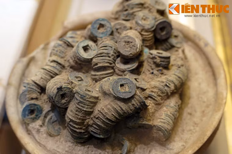 Đây là loại tiền "ngũ thù" của người Hán, được chính thức đúc từ thời kỳ Tây Hán (thế kỷ thứ 2 TCN).