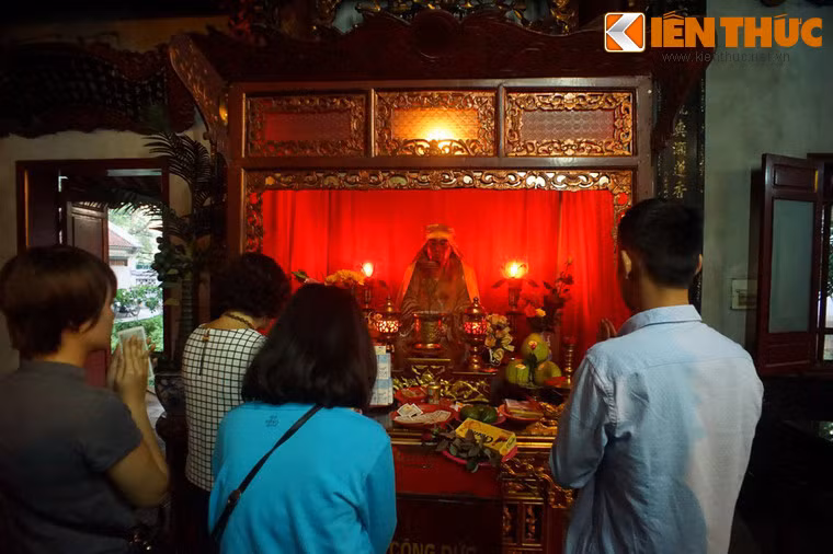 Đây cũng là một địa danh du lịch nổi tiêng, thu hút nhiều du khách trong và ngoài nước khi ghé thăm thủ đô.