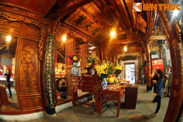 Kết cấu kiến trúc của đền sau khi trùng tu bao gồm tam quan, sân, ba lớp nhà tiền tế, trung tế, hậu cung.