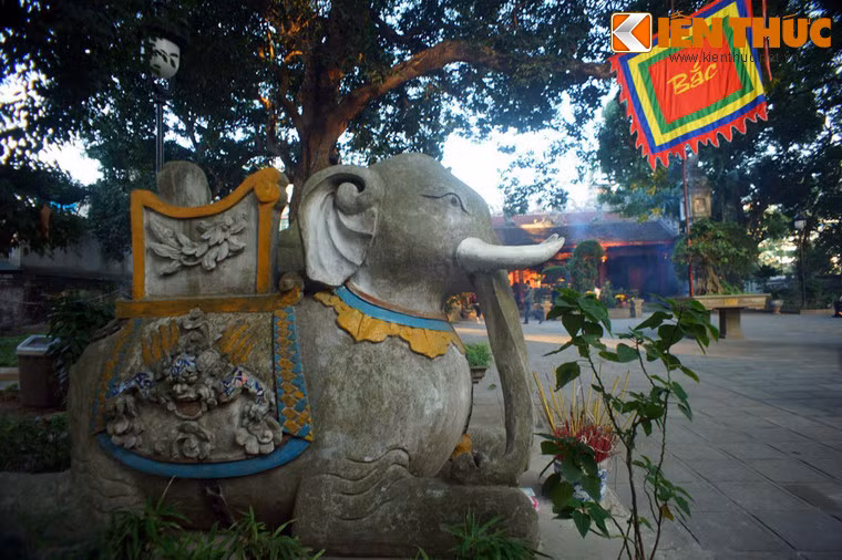 Tương truyền đền Quán Thánh có từ đời Lý Thái Tổ (1010-1028).