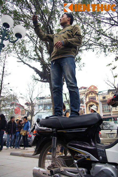 Không còn gì để leo thì có thể sử dụng ngay chiếc xe máy của mình.