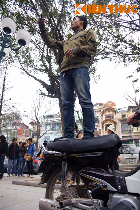 Không còn gì để leo thì có thể sử dụng ngay chiếc xe máy của mình.