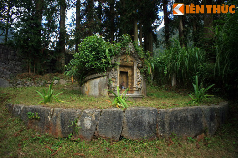 Theo lời kể, bà Trương Mỹ Thuận là một người phụ nữ Hà Nội xinh đẹp. Trong một chuyến đi buôn, ngay lần đầu gặp gỡ, Vương Chí Sình đã lập tức say mê và cưới bà về làm vợ.