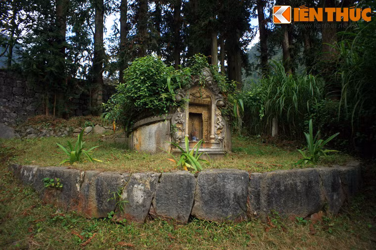 Theo lời kể, bà Trương Mỹ Thuận là một người phụ nữ Hà Nội xinh đẹp. Trong một chuyến đi buôn, ngay lần đầu gặp gỡ, Vương Chí Sình đã lập tức say mê và cưới bà về làm vợ.