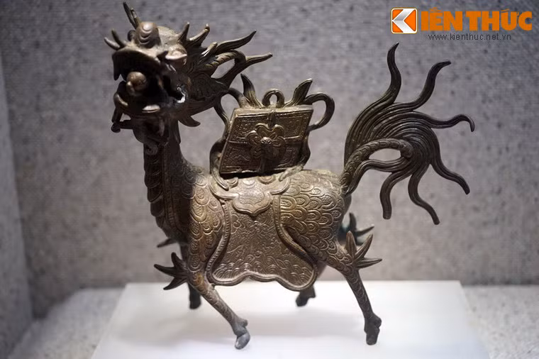 Tượng long mã bằng đồng thời Nguyễn, thế kỷ 19 - 20.