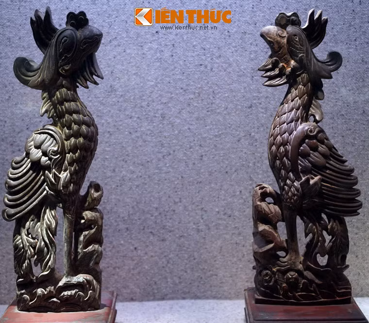 Cặp phượng chầu bằng gỗ, thời Lê Trung Hưng, thế kỷ 17 - 18.