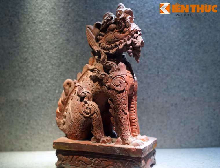 Tượng nghê bằng đất nung thời Lê Trung Hưng, thế kỷ 17 - 18, phát hiện tại An Lạc, Khoái Châu, Hưng Yên.