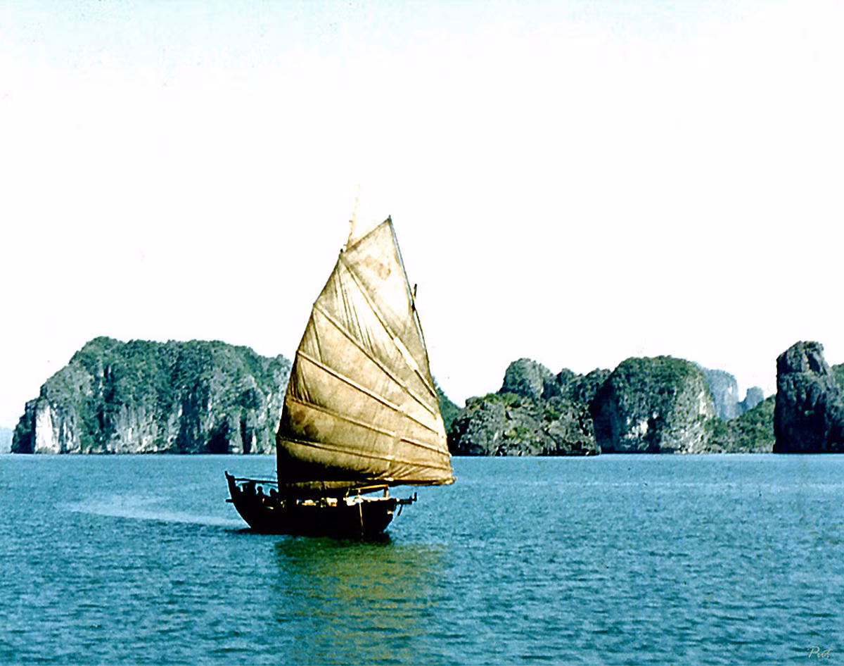 Thuyền mành ở Cát Bà.