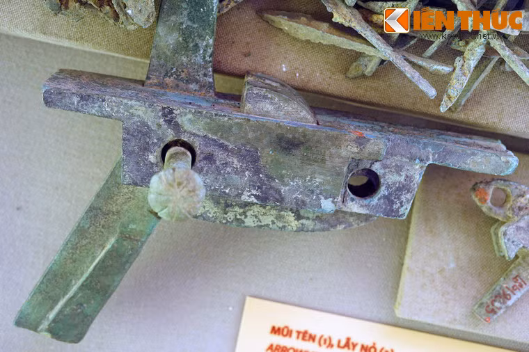 Những lẫy nỏ giai đoạn sau phức tạp hơn với 6 bộ phận là hộp cò, lẫy cò, thước ngắm và các chốt liên kết.