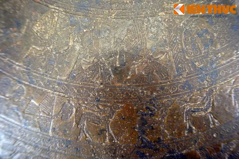 Trống đồng Ngọc Lũ I được phát hiện vào khoảng năm 1893 - 1894 dưới độ sâu 2 mét của bãi cát bồi khi các ông Nguyễn Văn Y, Nguyễn Văn Túc và một số người khác đắp đê Trần Thủy ở xã Như Trác, huyện Nam Xang (phủ Lý Nhân, Hà Nam). Các ông đem về cúng vào đình làng Ngọc Lũ, để khi có đình đám cúng tế thì dùng.