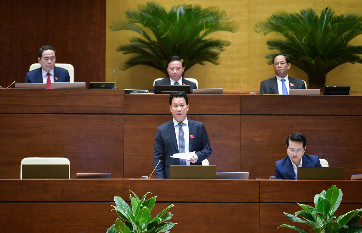 “Hiện cả nước chỉ có khoảng 17% nước thải sinh hoạt được xử lý, tỷ lệ rất thấp”, Bộ trưởng Đặng Quốc Khánh trả lời câu hỏi của đại biểu về tỷ lệ nước thải sinh hoạt được xử lý.