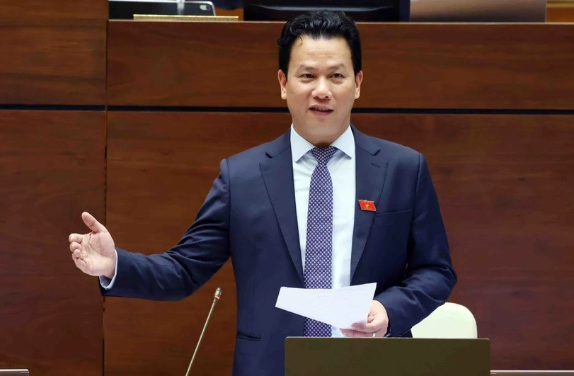 “Hiện Bộ TN&amp;MT là cơ quan soạn thảo đã trình Chính phủ để trình Quốc hội về dự thảo Luật Địa chất khoáng sản để phân loại nhóm khoáng sản, không để quản lý đất, sỏi, đá khắt khe như khoáng sản, kim loại quý”, Bộ trưởng Đặng Quốc Khánh trả lời Đại biểu Đặng Bích Ngọc (Hoà Bình).