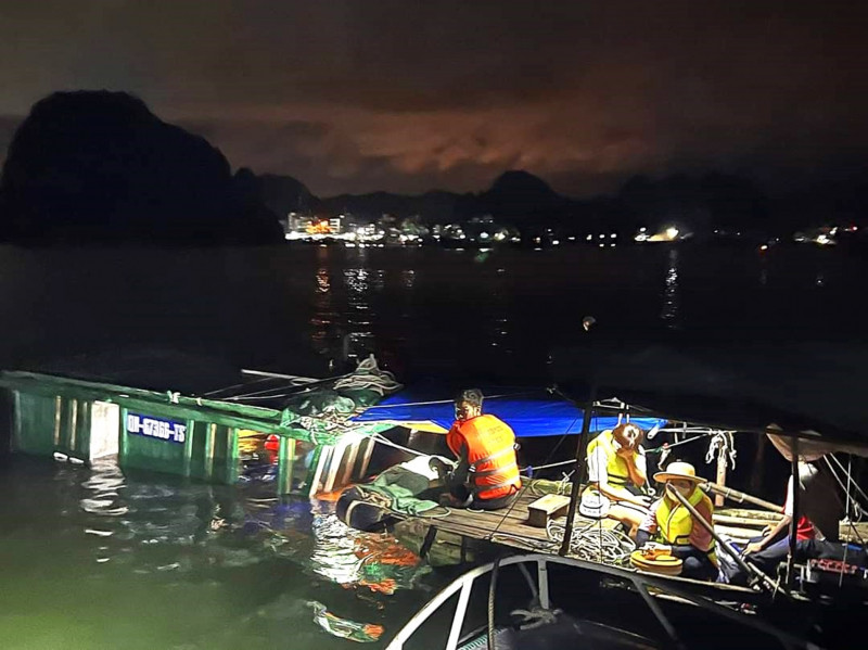 Quảng Ninh: Tàu cá bị chìm trên biển Vân Đồn, một người tử vong Quang Ninh: Tau ca bi chim tren bien Van Don, mot nguoi tu vong