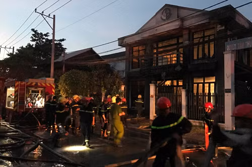 2 nguoi tu vong trong vu chay lon o Sai Gon-Hinh-2