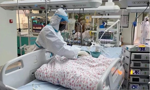 Trung Quoc ban loai thuoc chua virus corona dau tien ra thi truong