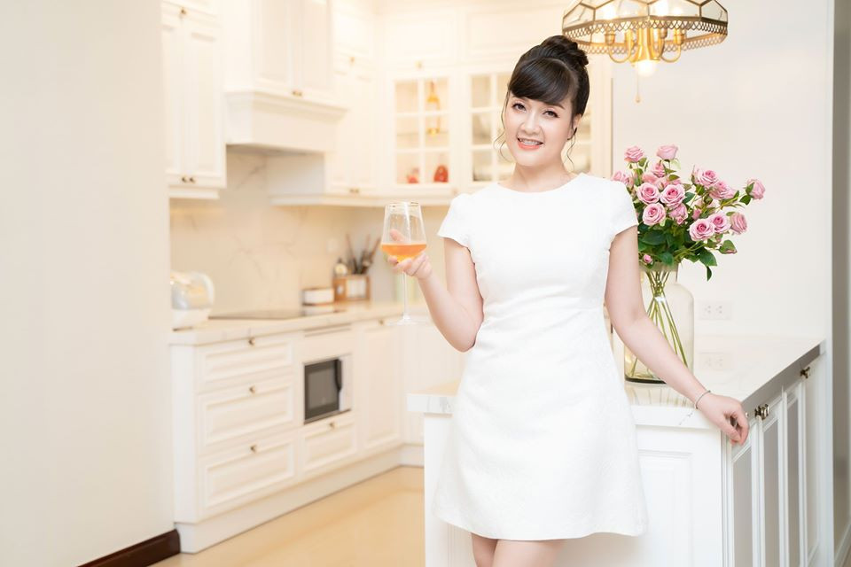 Với phong cách thời trang sành điệu, trẻ trung, Vân Dung khiến người đối diện khó đoán được độ tuổi thật của mình.