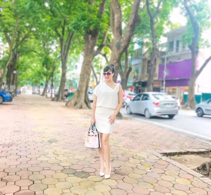 Khi chọn trang phục cho bản thân, Vân Dung cũng khá cẩn thận và kỹ tính.