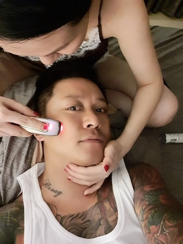 Trong khi Tuấn Hưng đã ngoài tứ tuần, Thu Hương chuẩn bị bước vào tuổi 30 nhưng cả hai vẫn giữ được dung mạo trẻ trung và rạng rỡ làm nhiều người ngưỡng mộ.