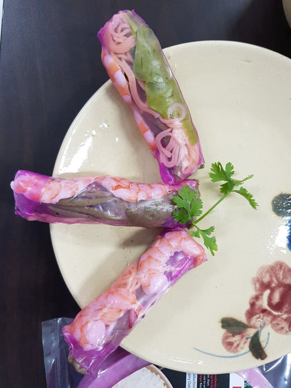 Trong tháng 2 vừa qua, cơ sở đã xuất sang thị trường Hàn Quốc khoảng 4 tấn bánh tráng thanh long và bún dưa hấu, với giá thành ở mức cao hơn sản phẩm bún và bánh tráng gạo thông thường khoảng 20-30%.