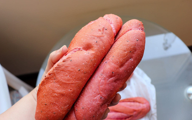 Đến nay, ngày càng nhiều các loại thực phẩm được làm từ thanh long. Tất cả đều có hình thức vô cùng bắt mắt và đầy mới lạ, hương vị cũng vô cùng độc đáo và thơm ngon.