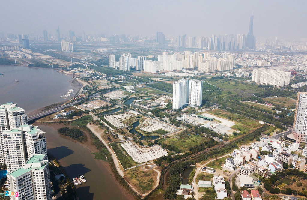  Dự án khu dân cư 30.224 ha thuộc phường Bình Khánh, quận 2, TP.HCM có tên thương mại là The Water Bay, trải dài gần 500 m bên đại lộ Mai Chí Thọ, có vị trí bên sông Sài Gòn, Khu đô thị mới Thủ Thiêm và đảo Kim Cương. The Water Bay có quy mô hơn 4.000 căn hộ và hạ tầng kỹ thuật do Công ty TNHH Phát triển Quốc tế Thế kỷ 21 (Century 21) là chủ đầu tư.