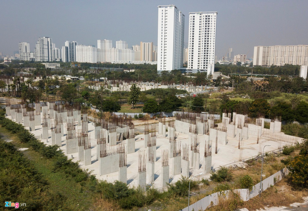 Từ năm 2015, Novaland đã nắm quyền kiểm soát công ty Thế kỷ 21 thông qua việc sở hữu gián tiếp Công ty Bất động sản Khải Hưng. Sau đó, đến tháng 4 và tháng 8/2016, Khải Hưng lần lượt mua thêm cổ phần của Thế kỷ 21, tăng tỷ lệ sở hữu lên đến 99%. Tổng cộng, Novaland đã chi hơn 5.200 tỷ đồng để sở hữu 99% cổ phần của công ty Thế kỷ 21.