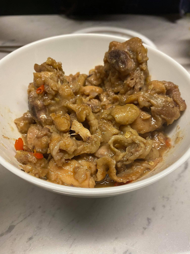 Các món ăn do Trấn Thành nấu được bà xã Hari Won hết lời khen.