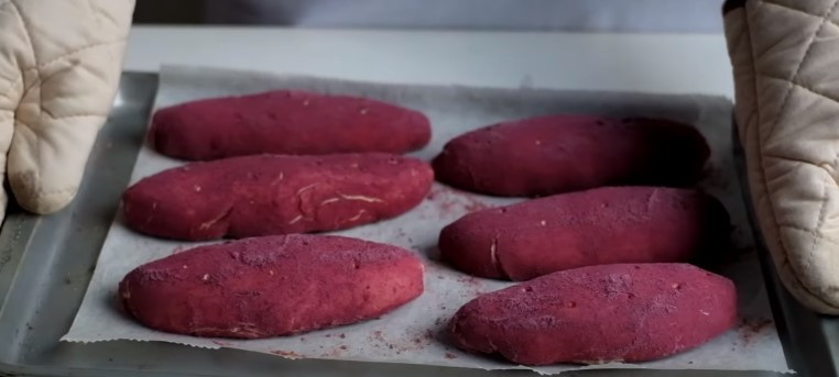 Cách làm món bánh mì khoai lang tím siêu thực đang gây sốt - Hình 5 Cach lam mon banh mi khoai lang tim sieu thuc dang gay sot-Hinh-5