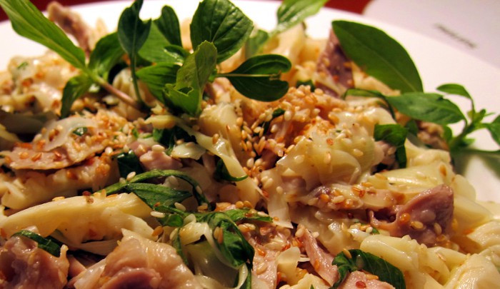 Món nộm vịt măng. Món này được những người thích nhậu cực kỳ mê vì rất ngon và giải rượu tốt. Ảnh: Thaihalinh.