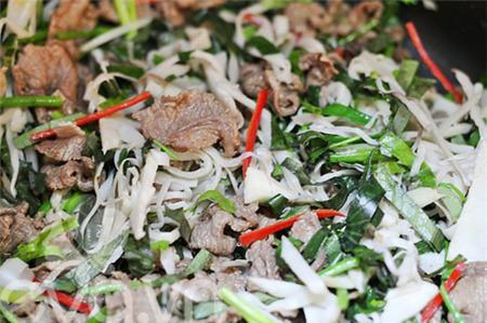 Măng tươi xào lá lốt. Đây là món ăn truyền thống từ măng của người miền núi, có hương vị khá lạ nhưng rất ngon. Ảnh:Tintuconline.